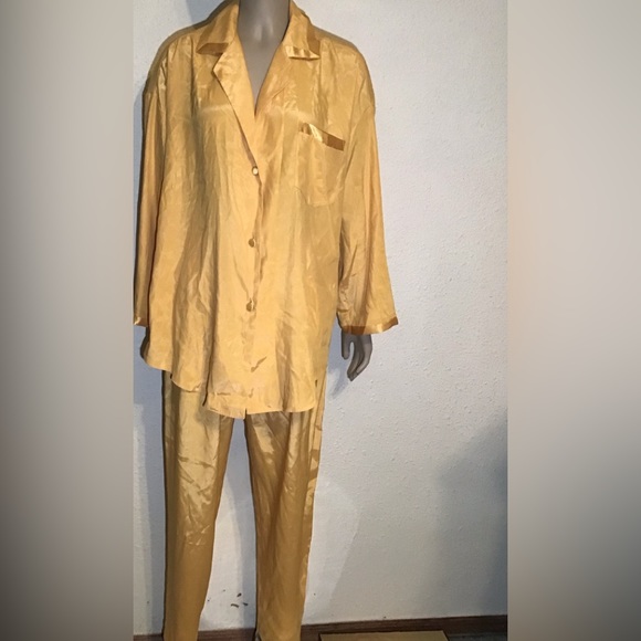 Victoria’s Secret yellow pajama pants set size small - Picture 1 of 7